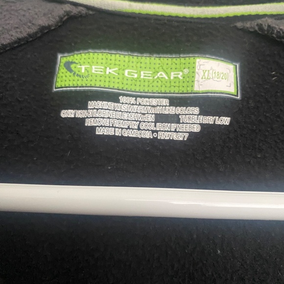 Fleece TEK GEAR Top Fits Size S Boys 12-14 - Picture 3 of 3